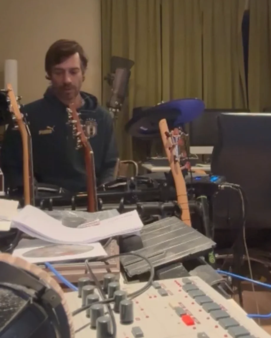 Sopra e Sotto in the studio, guitars and a drum machine in front